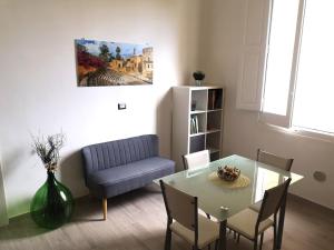 a living room with a table and a blue couch at Casa Midori in Lecce