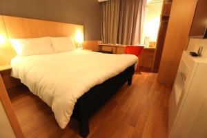 Postel nebo postele na pokoji v ubytování ibis Aurillac