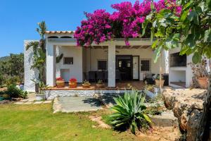 a house with flowers on the front of it at Villa Benirrás in Sant Miquel de Balansat