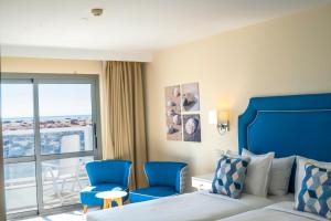 Hotel Boutique TAO Caleta Mar客房内的一张或多张床位