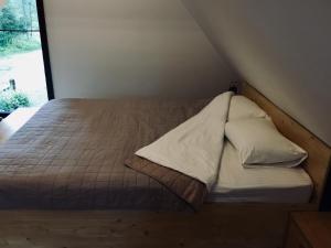 Posteľ alebo postele v izbe v ubytovaní BagriWood Lodges (Лоджі БагріВуд)