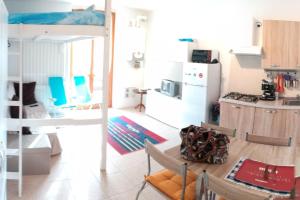 A kitchen or kitchenette at CASA MARTA SANDO