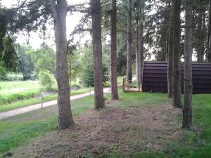 Vrt pred nastanitvijo Les Cabanes de la Petite Sapinière