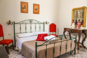 Un ou plusieurs lits dans un hébergement de l'établissement B&B Palazzo Sambiasi
