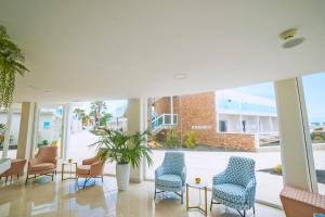 Hotel Boutique TAO Caleta Mar的休息区