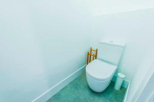 A bathroom at Be Mate Gran Vía Suites