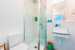 A bathroom at Be Mate Gran Vía Suites