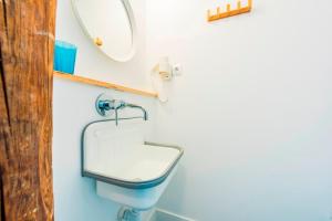 A bathroom at Be Mate Gran Vía Suites
