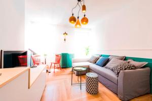 A seating area at Be Mate Gran Vía Suites