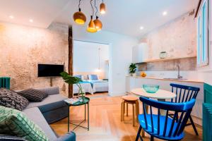 A seating area at Be Mate Gran Vía Suites