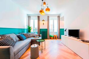 A television and/or entertainment centre at Be Mate Gran Vía Suites