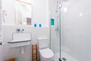 A bathroom at Be Mate Gran Vía Suites