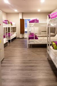 Postel nebo postele na pokoji v ubytování Hostel Catedral Burgos