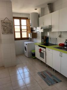 Kuchyňa alebo kuchynka v ubytovaní Apartamento Puerto de Sagunto Playa