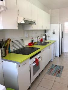 Kuchyňa alebo kuchynka v ubytovaní Apartamento Puerto de Sagunto Playa