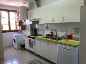 Kuchyňa alebo kuchynka v ubytovaní Apartamento Puerto de Sagunto Playa