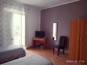 A television and/or entertainment centre at Santa e Maria Affittacamere