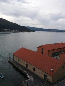 a view of a large body of water with buildings at Ático vacacional in Muros