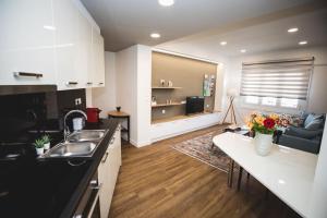 Kuchyňa alebo kuchynka v ubytovaní Gaspar Apartment - 4th floor - Renovated 2019 + 7 fotografií