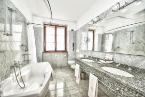 Koupelna v ubytování Relais Casali della Cisterna