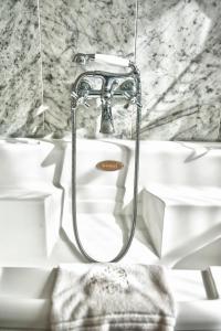 Bathroom sa Relais Casali della Cisterna