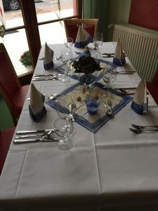 A restaurant or other place to eat at Hotel Stadt Magdeburg