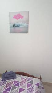 Łóżko lub łóżka w pokoju w obiekcie APARTAMENTOS DAYMA