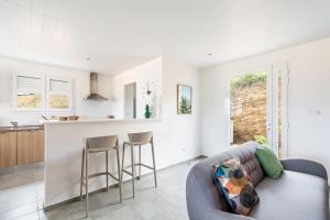 Η κουζίνα ή μικρή κουζίνα στο Sealake Villas