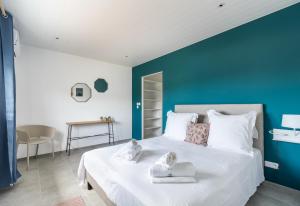 Ένα ή περισσότερα κρεβάτια σε δωμάτιο στο Sealake Villas