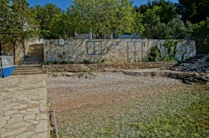 Ein Garten an der Unterkunft Apartments & Rooms Neno