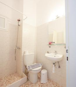 a bathroom with a toilet and a sink at Londos Hotel in Piso Livadi