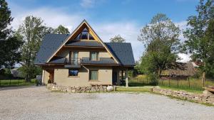 Το κτήριο όπου στεγάζεται  το δωμάτιο σε οικογενειακή κατοικία