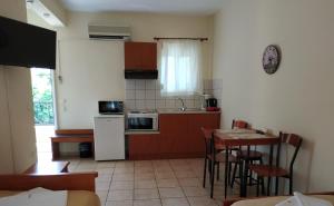 a small kitchen with a table and a microwave at Amalia in Paleo Tsifliki