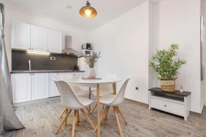 Kuchyňa alebo kuchynka v ubytovaní Apartmani Bedem