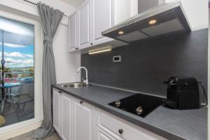Kuchyňa alebo kuchynka v ubytovaní Apartmani Bedem