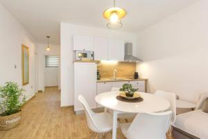 Kuchyňa alebo kuchynka v ubytovaní Apartmani Bedem