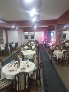 Restaurace v ubytování PROKLETIJE HOTELL Same