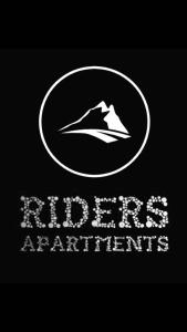 un logo bianco e nero con una montagna di Riders Apartments a Le Bourg-dʼOisans