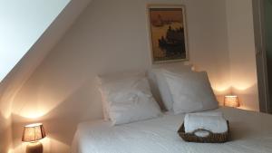 Ein Bett oder Betten in einem Zimmer der Unterkunft LA MAISON DE BIORD