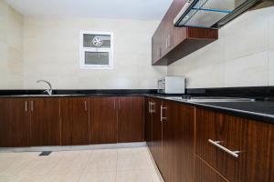 Kuchyň nebo kuchyňský kout v ubytování Action Hotel Ras Al Khaimah