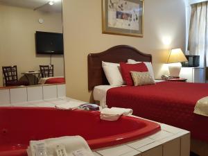 Vuode tai vuoteita majoituspaikassa Niagara Inn & Suites