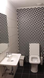 A bathroom at VILLA ANTHIMOS Még 37 kép