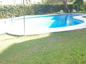 Basen w obiekcie Apartamento Los Pacos Fuengirola lub w pobliżu