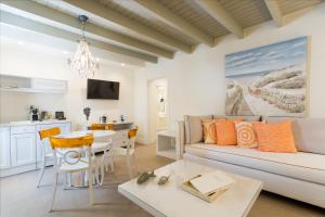 TV a/nebo společenská místnost v ubytování Mareggio Exclusive Residences & Suites