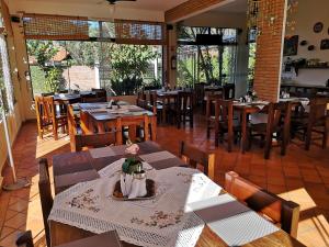 Restoranas ar kita vieta pavalgyti apgyvendinimo įstaigoje Las Orquideas Parque Hotel