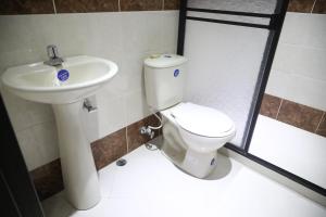 Koupelna v ubytování Hospedaje Aquel Almendro