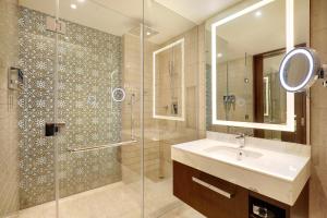 Crowne Plaza Dhaka Gulshan by IHG的一间浴室