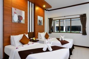 Ein Bett oder Betten in einem Zimmer der Unterkunft Phangan Bayshore Resort Koh Phangan