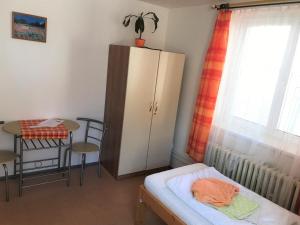 Łóżko lub łóżka w pokoju w obiekcie Hostel Bernarda Bolzana