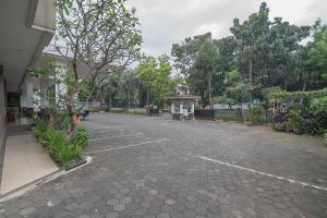 Gallery image of Hotel Yehezkiel Surapati Mitra RedDoorz in Bandung